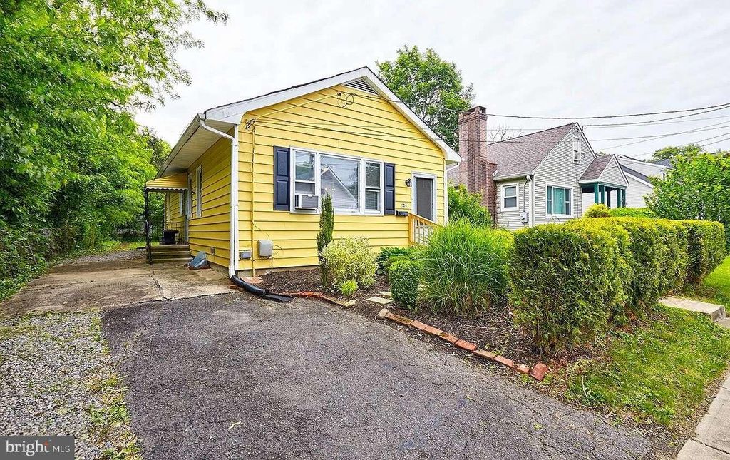 104 VERNON ST, Bordentown, NJ 08505