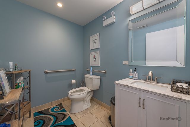 1215 W Madison Street, Chicago, IL 60607