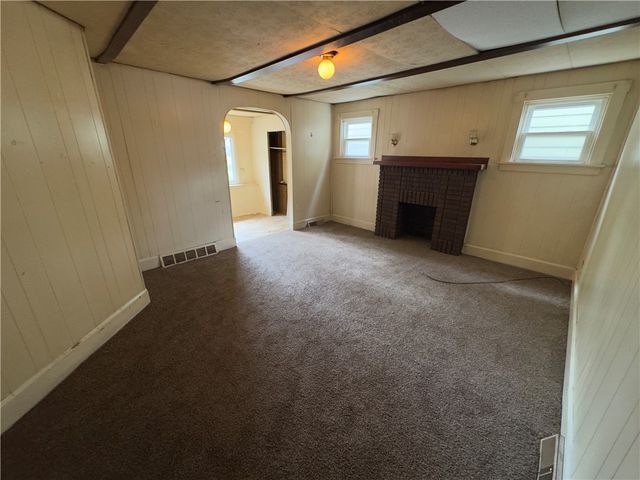 803 6th St, New Brighton, PA 15066