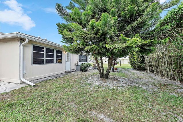393 Bennington Lane 393, Lake Worth, FL 33467