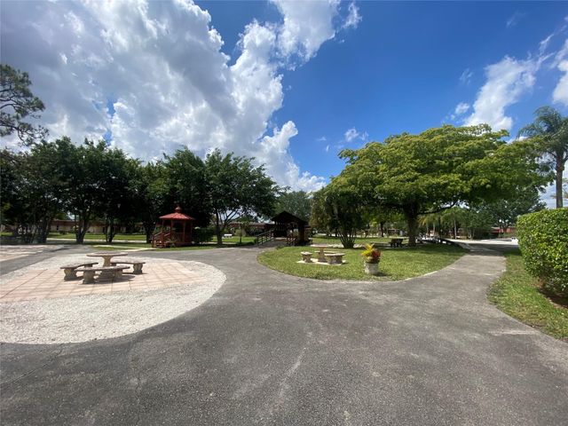 393 Bennington Lane 393, Lake Worth, FL 33467