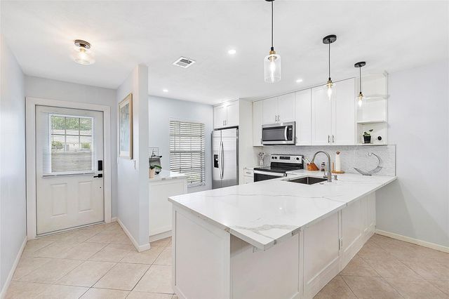 393 Bennington Lane 393, Lake Worth, FL 33467