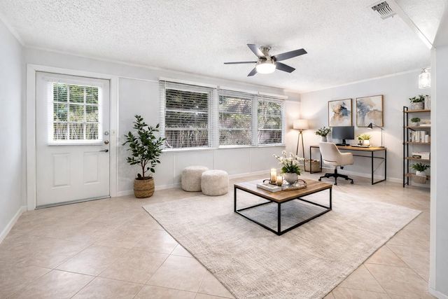 393 Bennington Lane 393, Lake Worth, FL 33467