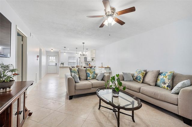 393 Bennington Lane 393, Lake Worth, FL 33467