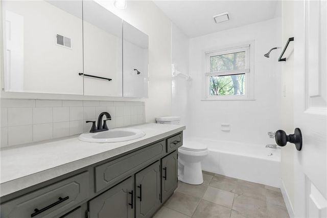 1405 NE 99th Street, Kansas City, MO 64155