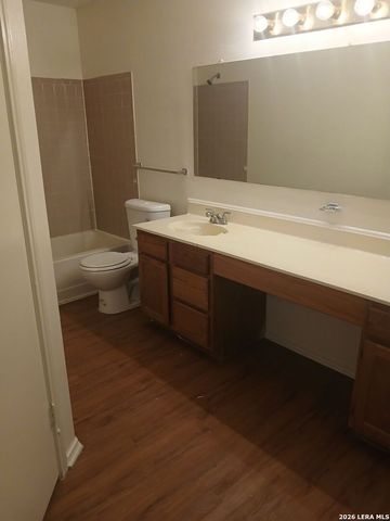 8005 COPPER TRAIL DR, San Antonio, TX 78244
