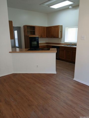 8005 COPPER TRAIL DR, San Antonio, TX 78244