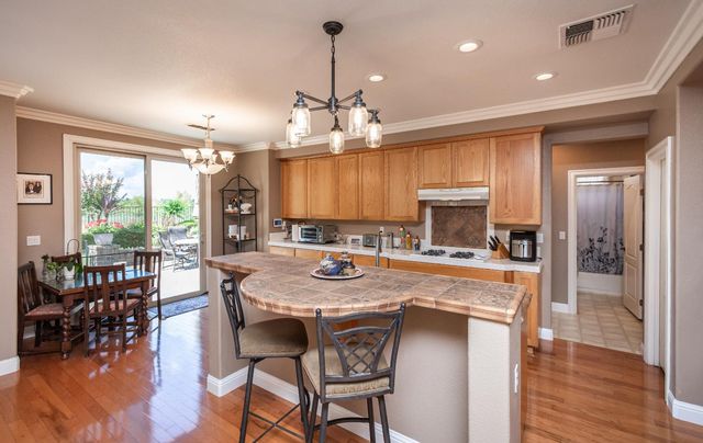 1136 Oak Valley Dr, Lincoln, CA 95648