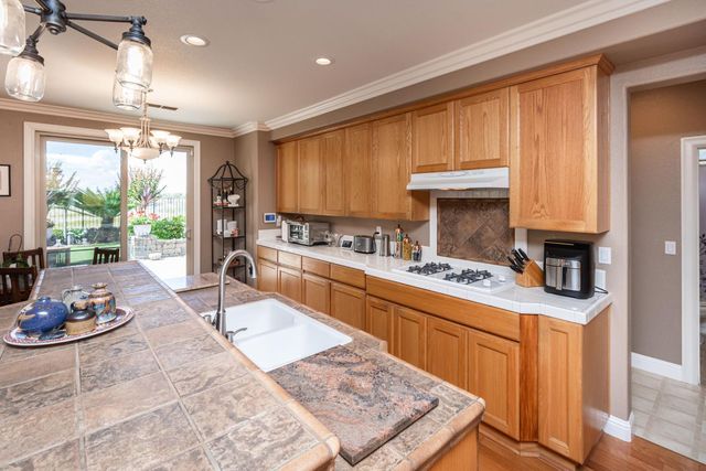 1136 Oak Valley Dr, Lincoln, CA 95648