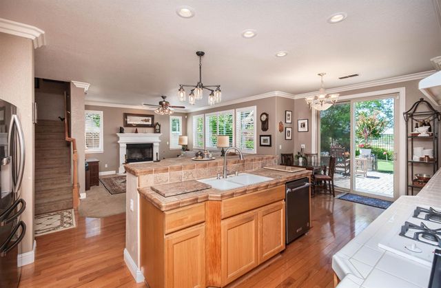1136 Oak Valley Dr, Lincoln, CA 95648