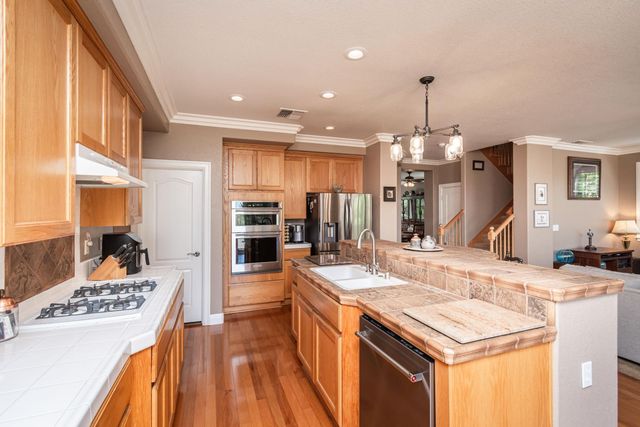 1136 Oak Valley Dr, Lincoln, CA 95648