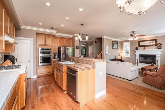 1136 Oak Valley Dr, Lincoln, CA 95648
