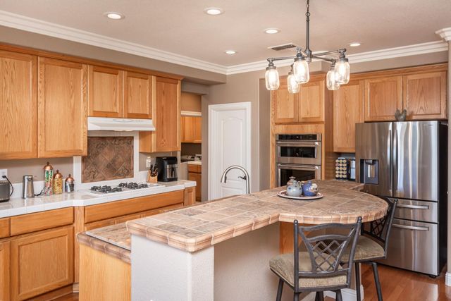 1136 Oak Valley Dr, Lincoln, CA 95648