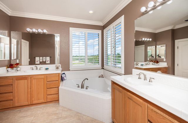 1136 Oak Valley Dr, Lincoln, CA 95648