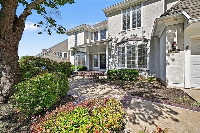 10240 S Northlake Avenue, Olathe, KS 66061
