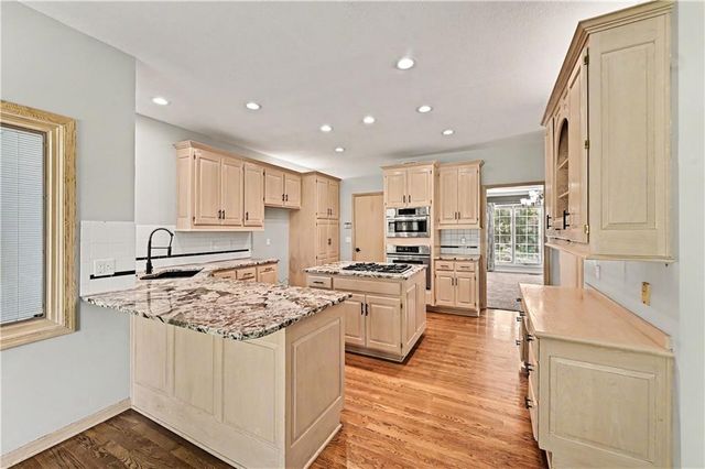 10240 S Northlake Avenue, Olathe, KS 66061
