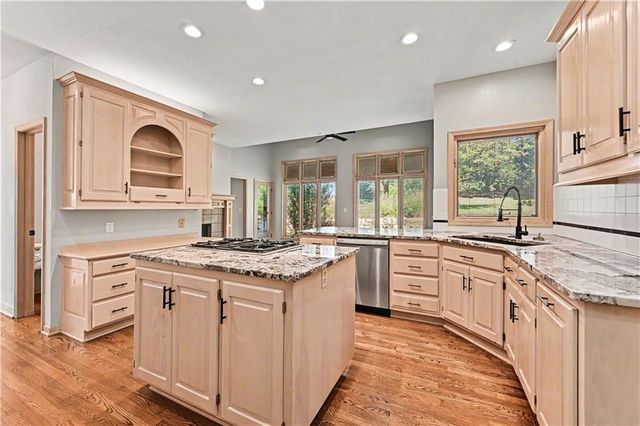 10240 S Northlake Avenue, Olathe, KS 66061