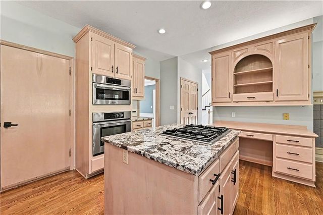 10240 S Northlake Avenue, Olathe, KS 66061