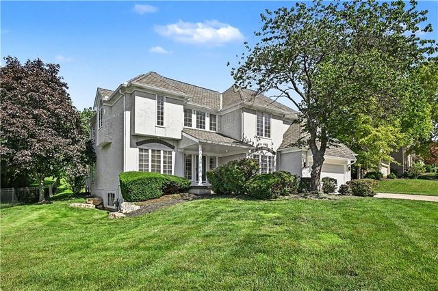 10240 S Northlake Avenue, Olathe, KS 66061