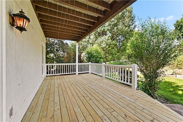 10240 S Northlake Avenue, Olathe, KS 66061