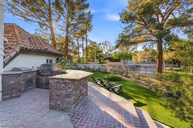 14 Innisbrook Avenue, Las Vegas, NV 89113