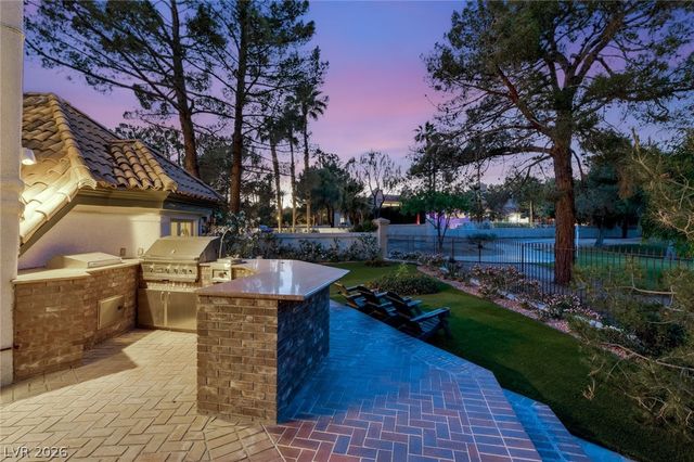 14 Innisbrook Avenue, Las Vegas, NV 89113