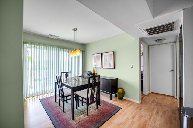 10735 W 5th Avenue 404, Countryside, IL 60525