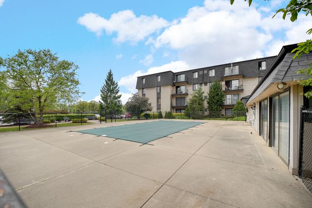 10735 W 5th Avenue 404, Countryside, IL 60525