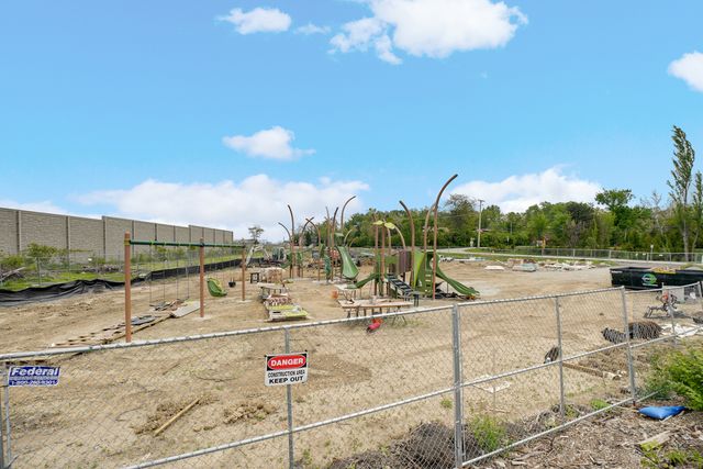 10735 W 5th Avenue 404, Countryside, IL 60525