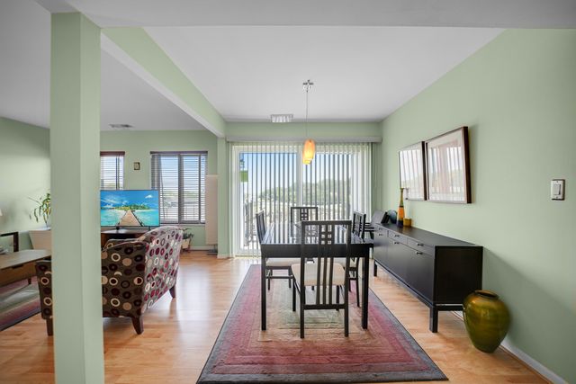 10735 W 5th Avenue 404, Countryside, IL 60525