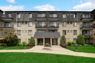 10735 W 5th Avenue 404, Countryside, IL 60525