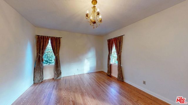 842 E Walnut Avenue, Burbank, CA 91501