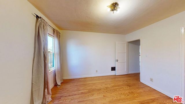 842 E Walnut Avenue, Burbank, CA 91501