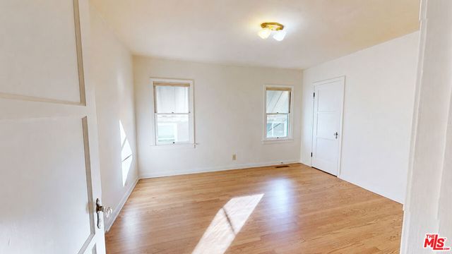 842 E Walnut Avenue, Burbank, CA 91501
