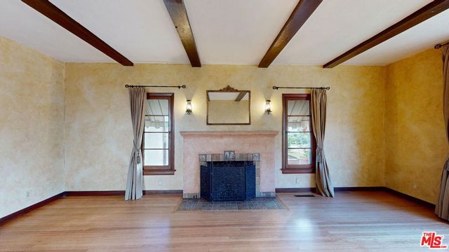 842 E Walnut Avenue, Burbank, CA 91501