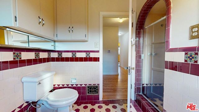842 E Walnut Avenue, Burbank, CA 91501