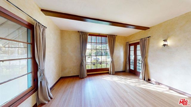 842 E Walnut Avenue, Burbank, CA 91501