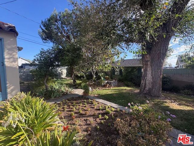 842 E Walnut Avenue, Burbank, CA 91501