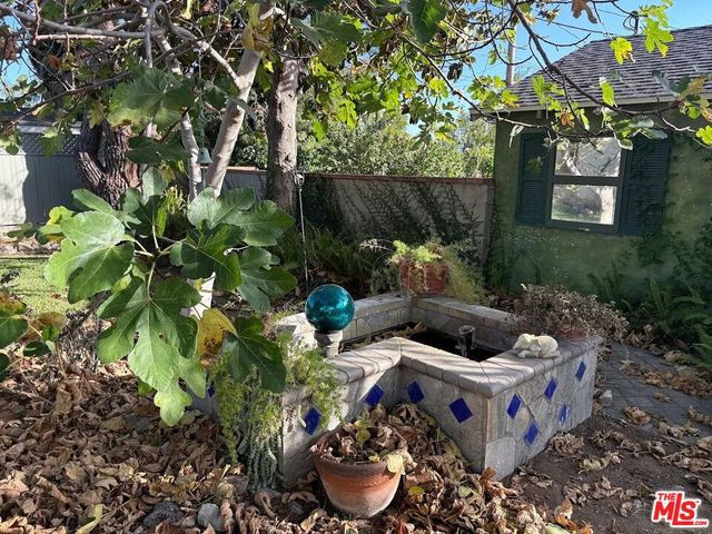 842 E Walnut Avenue, Burbank, CA 91501