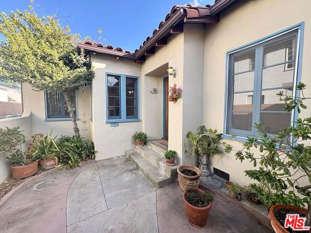 842 E Walnut Avenue, Burbank, CA 91501