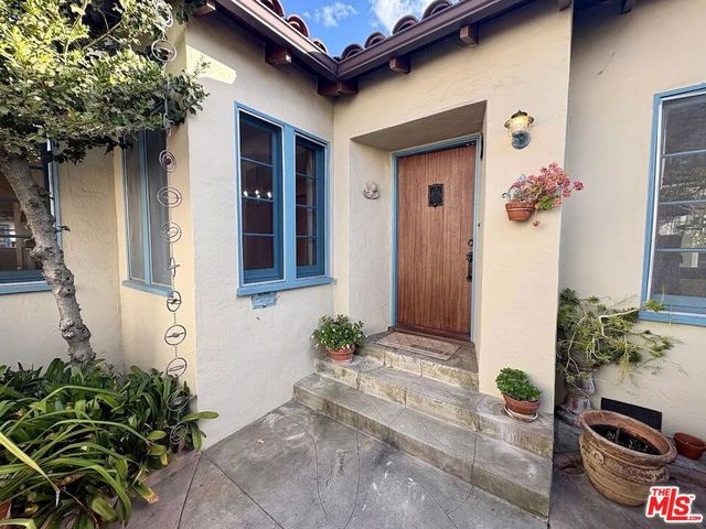 842 E Walnut Avenue, Burbank, CA 91501