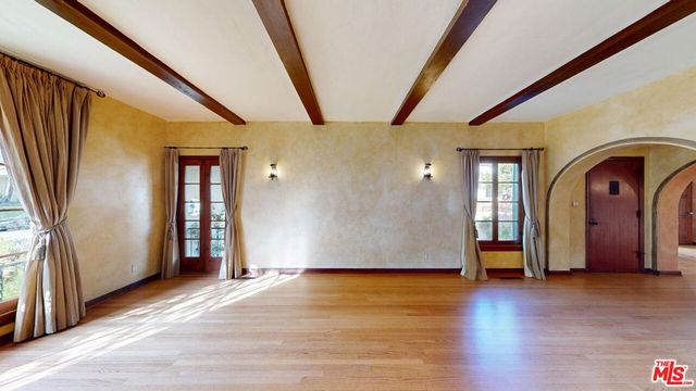 842 E Walnut Avenue, Burbank, CA 91501