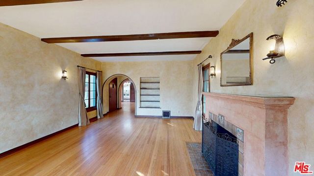 842 E Walnut Avenue, Burbank, CA 91501