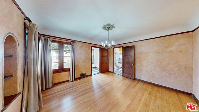 842 E Walnut Avenue, Burbank, CA 91501