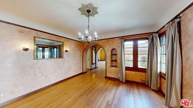 842 E Walnut Avenue, Burbank, CA 91501