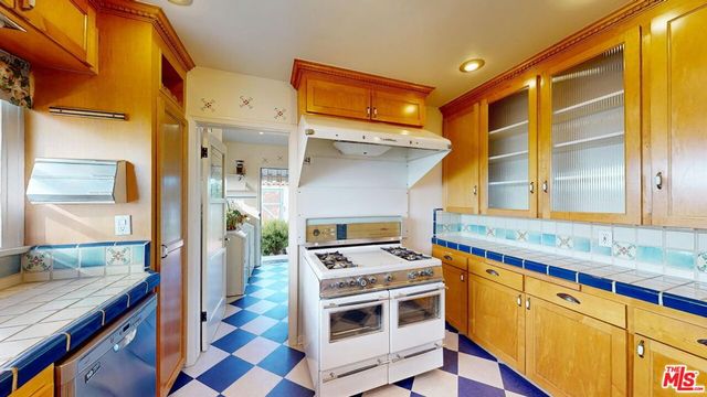 842 E Walnut Avenue, Burbank, CA 91501