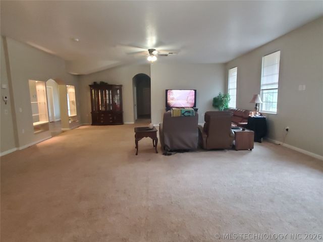 300 W Jackson Avenue, Mcalester, OK 74501