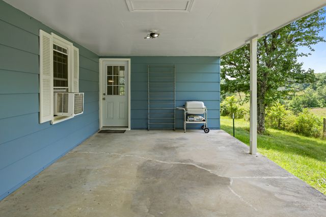 2658 Pickett Park Hwy, Jamestown, TN 38556