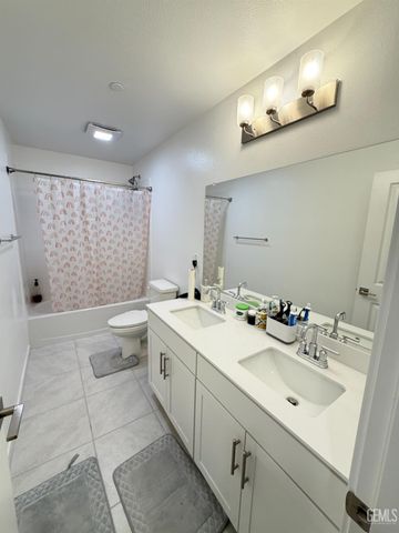 6222 Marconi Avenue, Bakersfield, CA 93313