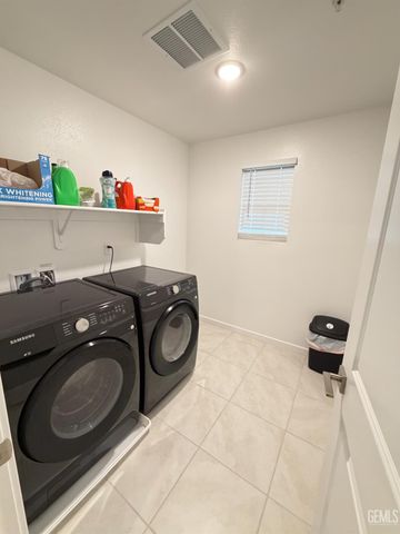 6222 Marconi Avenue, Bakersfield, CA 93313